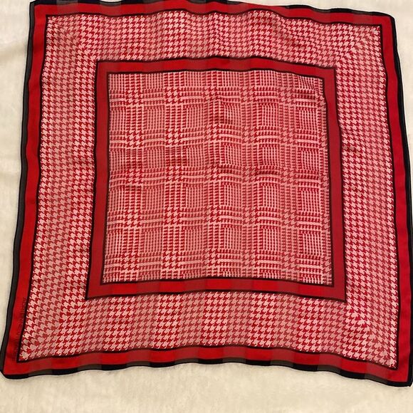 Adrienne Vittadini Accessories - Adrienne Vittadini designer red houndstooth scarf wrap retro 34"x35"